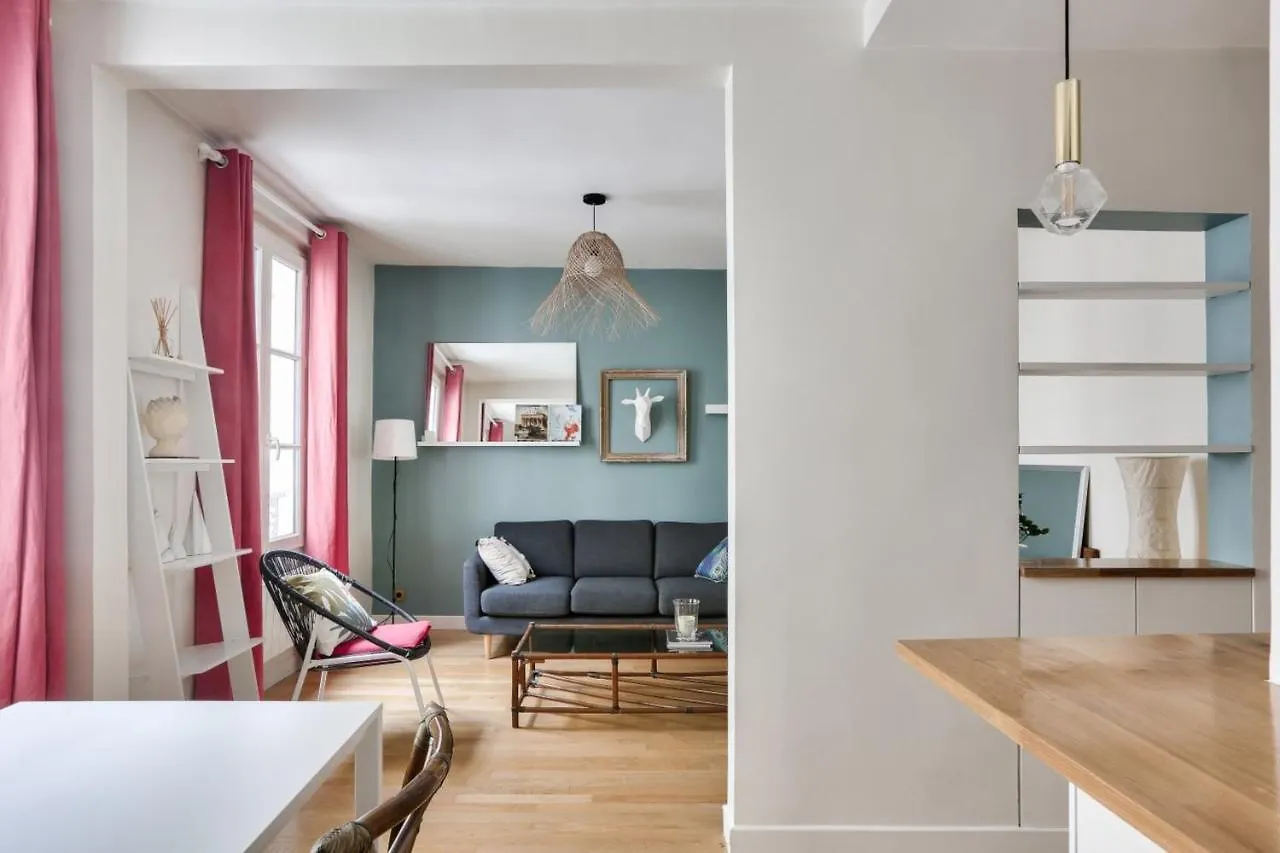 Charming Apartment For 2 People - Paris 17