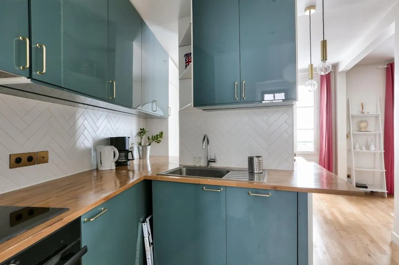 Charming Apartment For 2 People - Paris 17