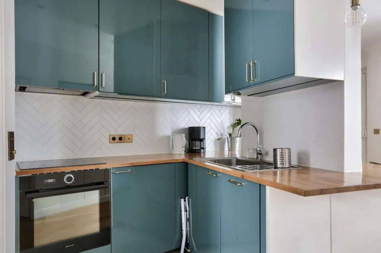 Charming Apartment For 2 People - Paris 17