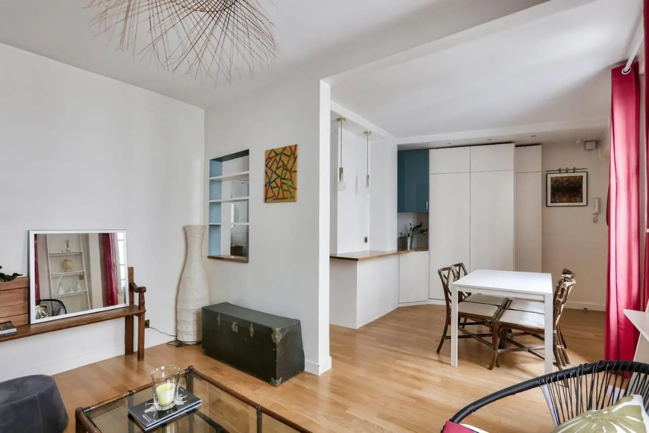 Charming Apartment For 2 People - Paris 17