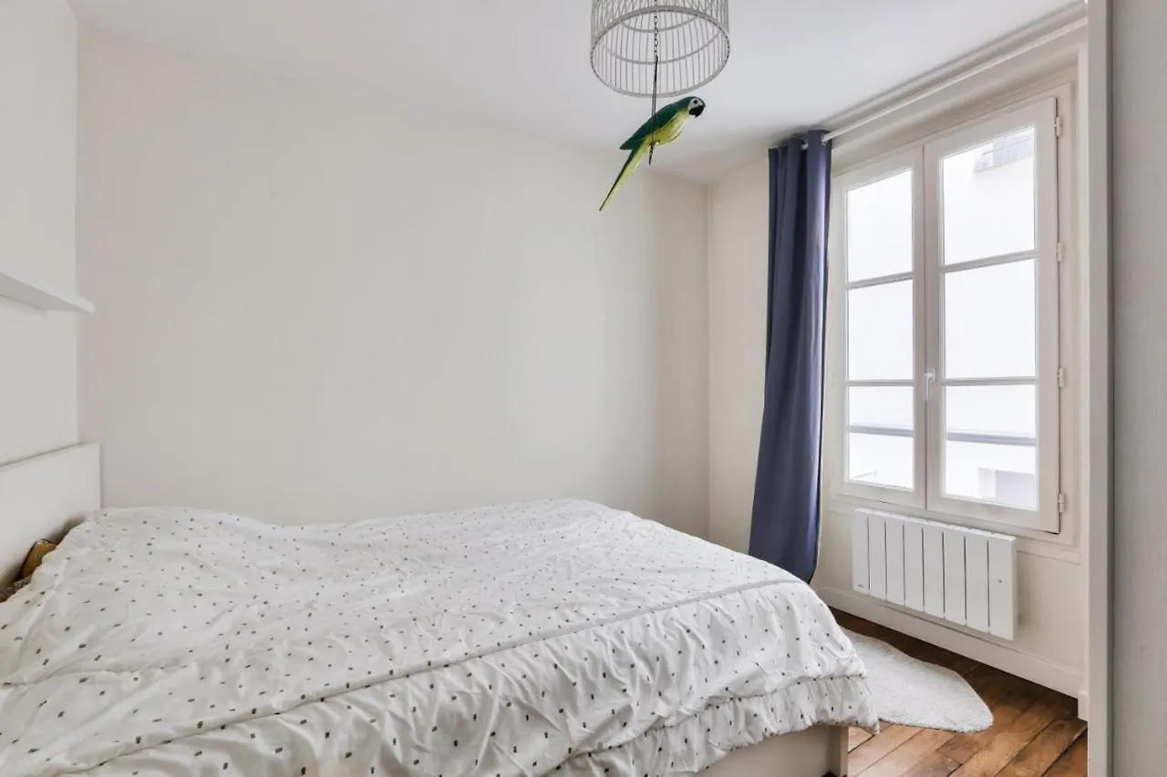 Charming Apartment For 2 People - Paris 17