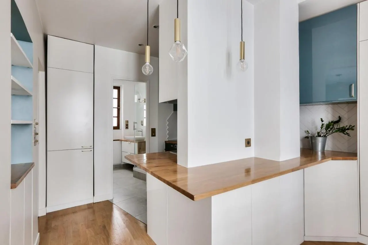 Charming Apartment For 2 People - Paris 17