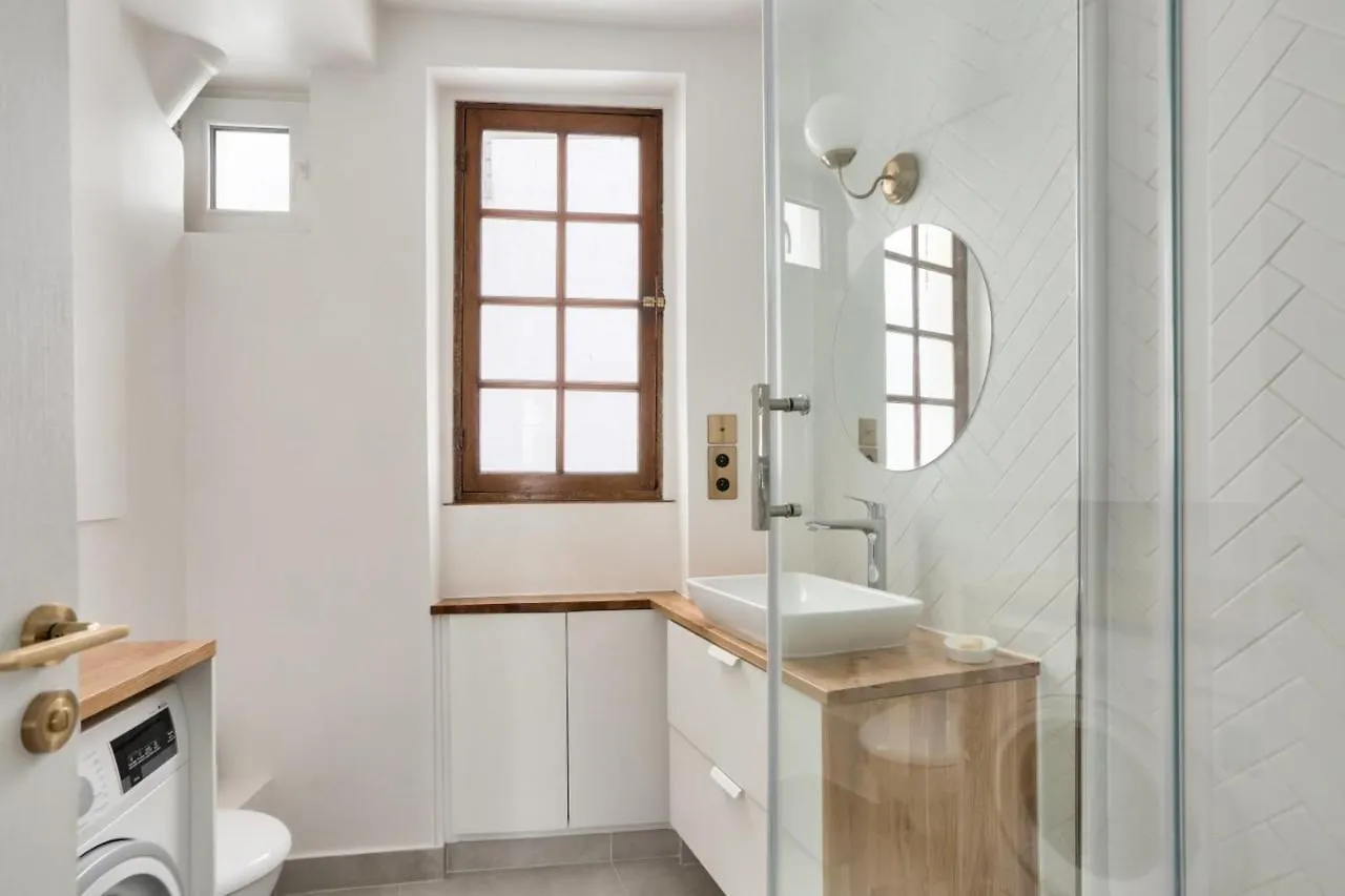 Charming Apartment For 2 People - Paris 17 0*,  France
